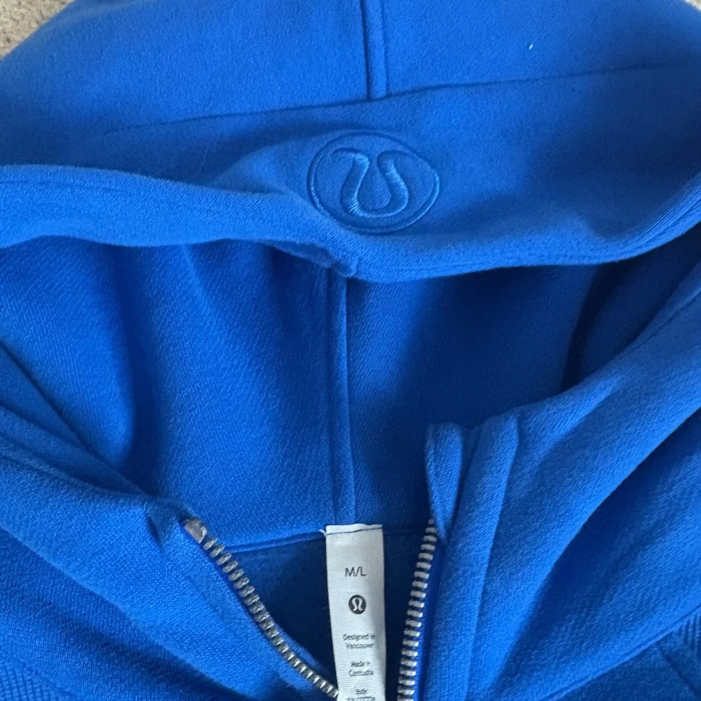 BLUE LULULEMON Scuba Half zip hoodie. Size medium/large, good as new! - Picture 2 of 4